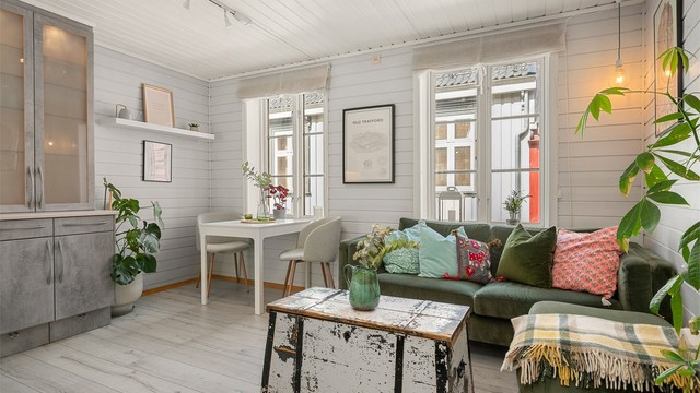 Leiligheten er gjennomgående lys og luftig med utstrakte vindusflater som sikrer rikelig med dagslys.