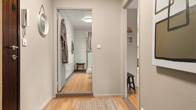 Entréen er åpen og gir et godt førsteinntrykk.