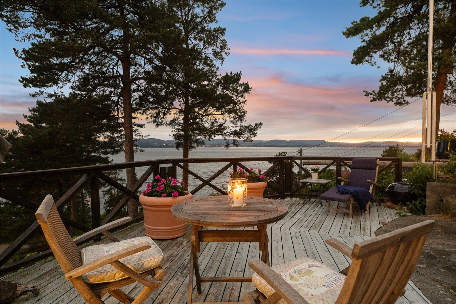 Sjarmerende fritidsbolig i svært idylliske omgivelser på Svedstad 