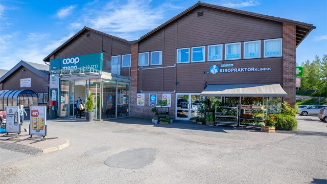 På Hagansenteret finner du også Coop Mega, legekontor og populære spisesteder.