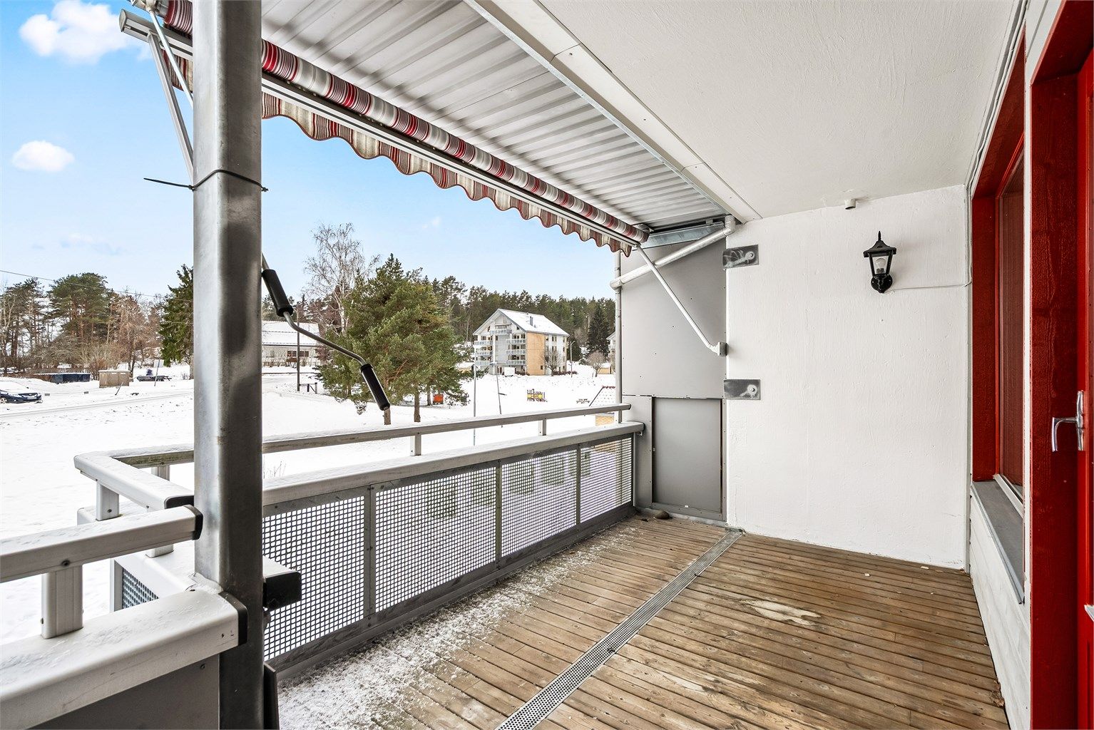 Matas Jakubonas v/Krogsveen presenterer Håkon Jarls vei 2D - gjennomgående 3-roms med solrik balkong - oppussingsobjekt 