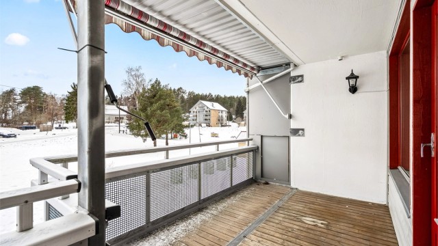 Matas Jakubonas v/Krogsveen presenterer Håkon Jarls vei 2D - gjennomgående 3-roms med solrik balkong - oppussingsobjekt