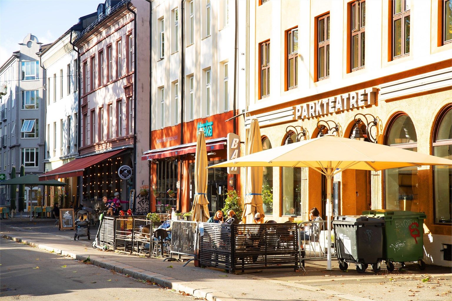 Leiligheten ligger fint til i en tilbaketrukken gate- med umiddelbar nærhet til Grünerløkka.