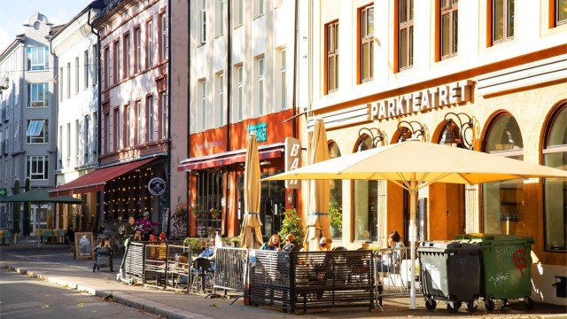 Leiligheten ligger fint til i en tilbaketrukken gate- med umiddelbar nærhet til Grünerløkka.
