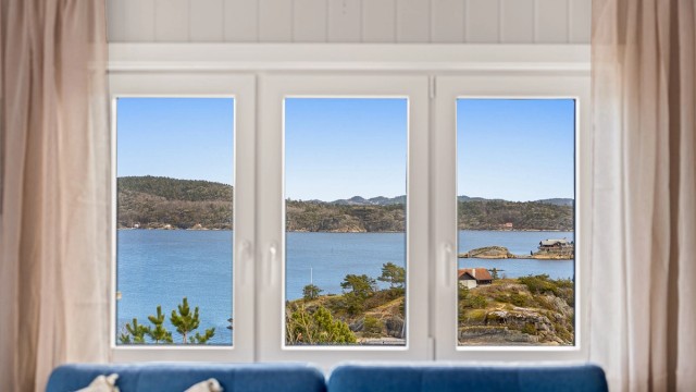 UTSYN: Med hytta plassert på en kolle for seg selv kan utsikten nytes uskjermet.