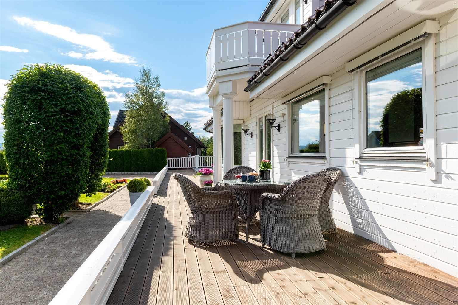 Deler av terrassen mot syd