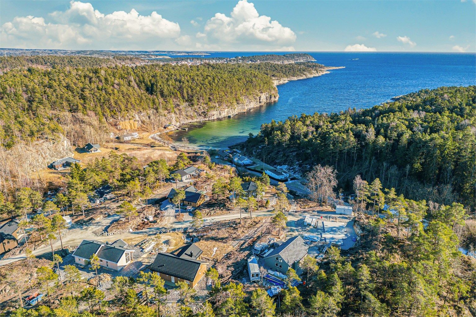 Hyttetomt med flott sjøutsikt. 
