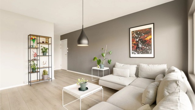 I 2019 ble det lagt nytt 1-stavs høytrykkslaminatgulv gjennomgående, og overflater i gang, stue, kjøkken og soverom ble oppgradert.