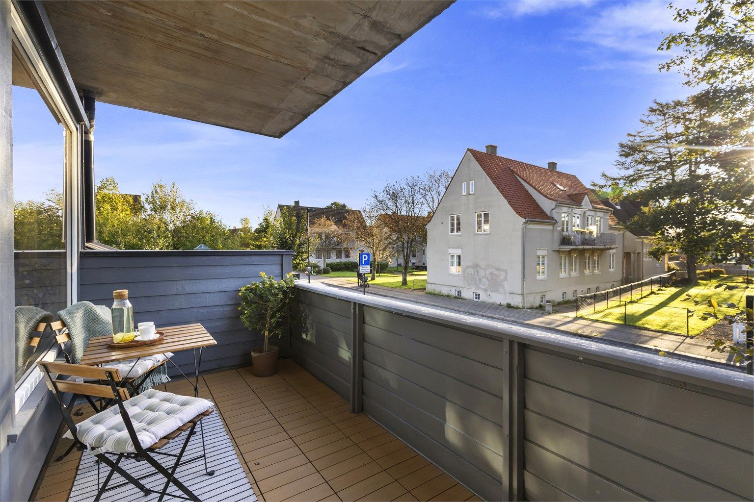 Herlig uteplass med direkte adkomst fra stuen. 