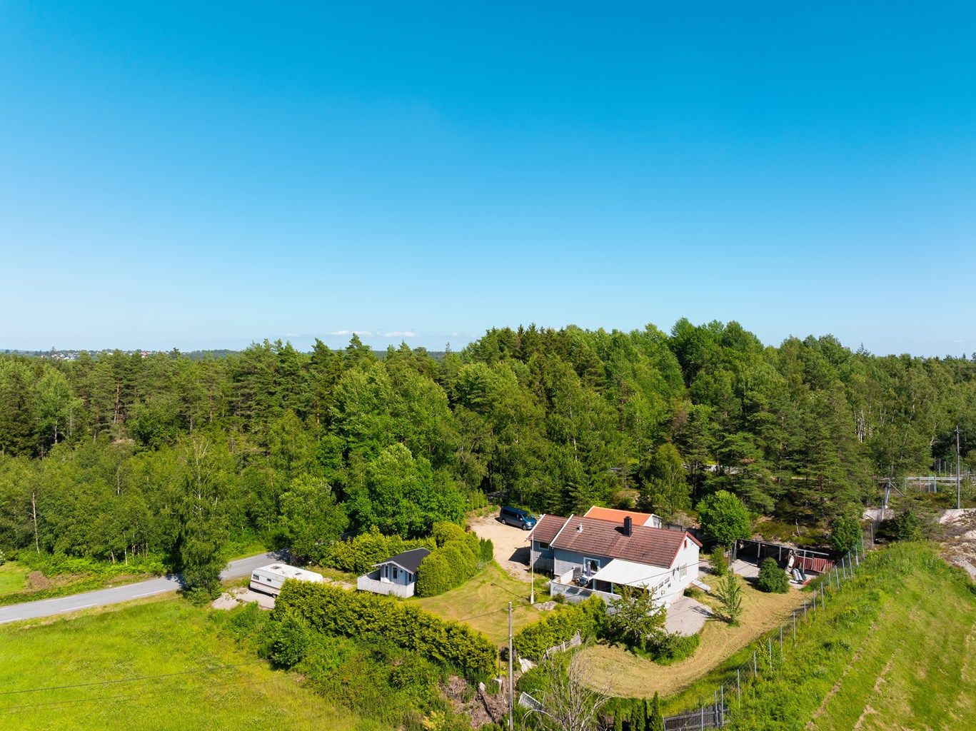 Skadalsveien 454 presenteres av Kenneth Graarud Olsen i Krogsveen.