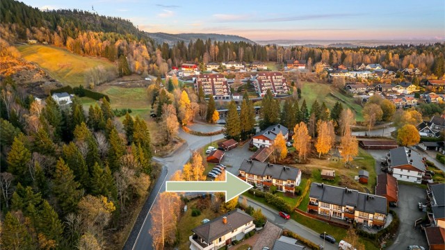 Leiligheten ligger fint til øverst på Tranby, i et hyggelig og veldrevet borettslag.
Fotograf: Stine Prøitz Jørgensen.