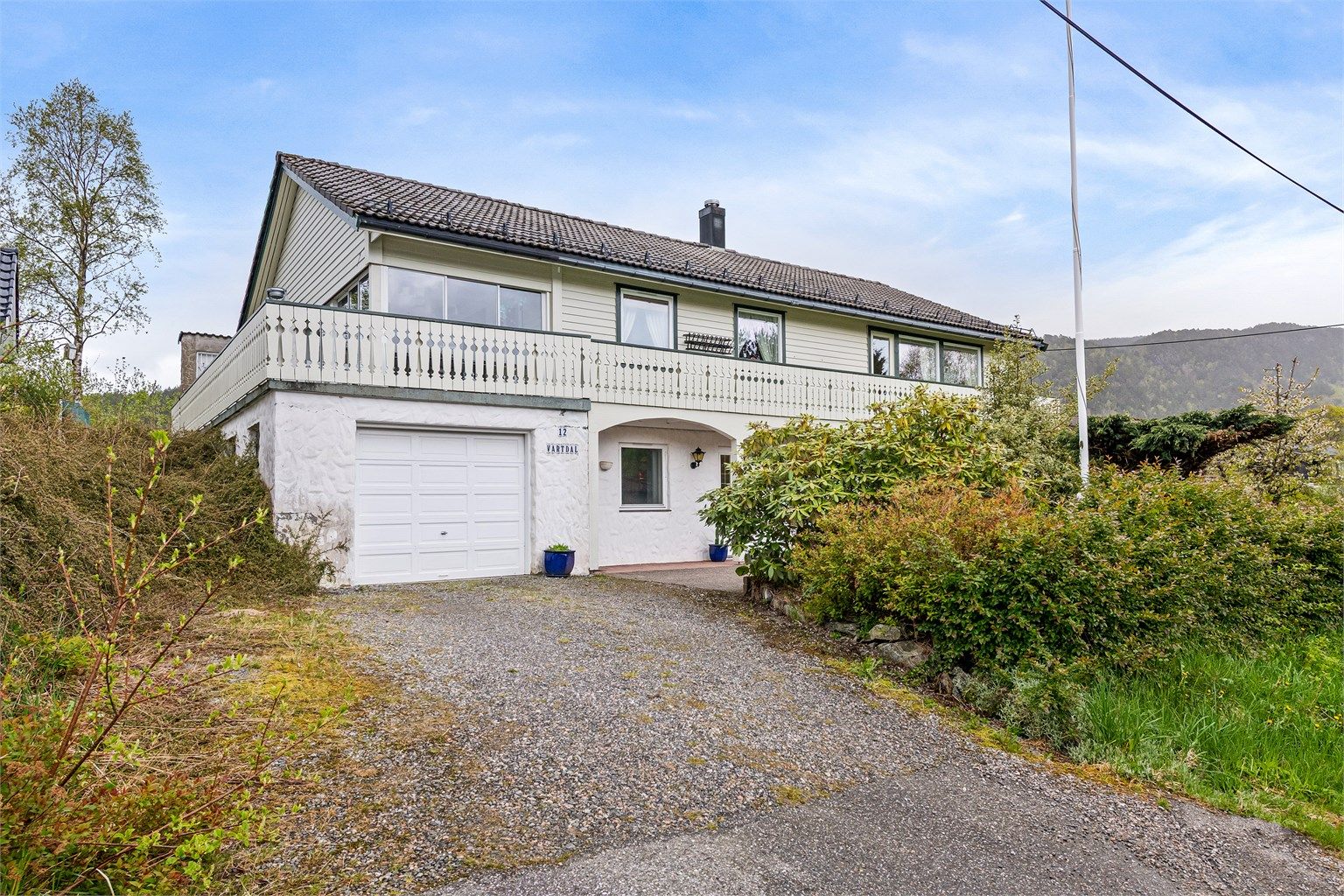 Velkommen til Holmevatnet 12 presentert av Daglig leder/Eiendomsmegler Preben Willmann i Krogsveen Sunnmøre