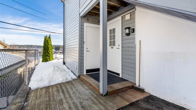 Eget inngangsparti og en praktisk utvendig bod på 5 m².