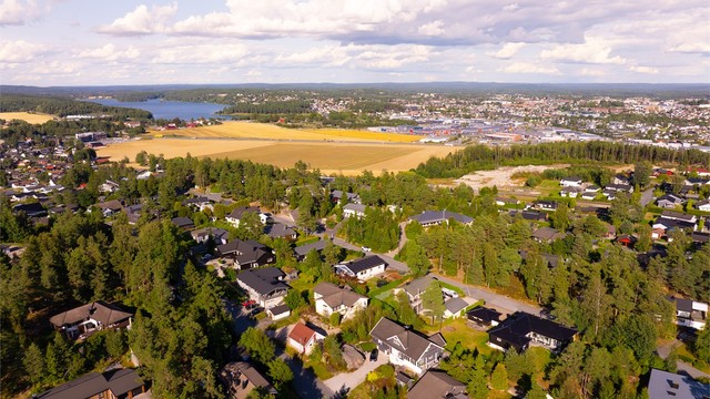 I Johan Nordtugs vei bor du tilbaketrukket, sentralt i forhold til sentrum og med kort avstand til/fra E6.