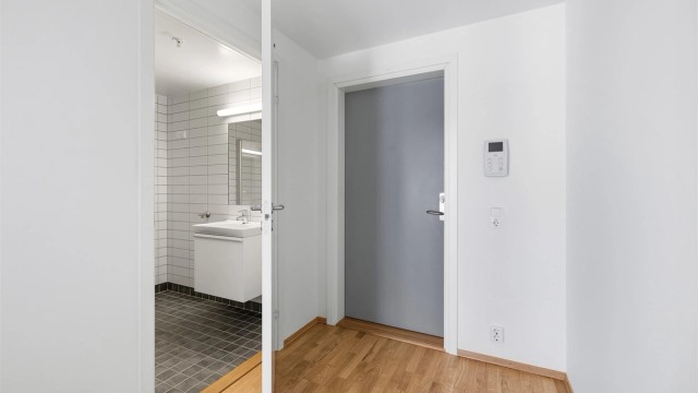 Velkommen inn til en romslig entré.