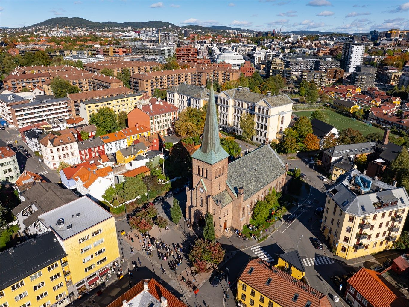 Fantastisk beliggenhet på Kampen. Aksjelaget i bakgrunnen og Kampen kirke i forgrunn