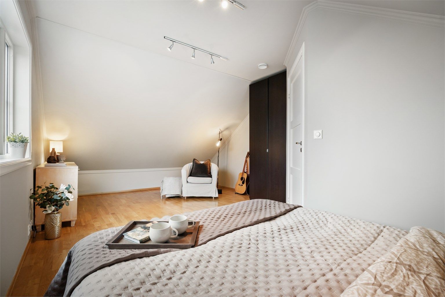 Boligen har balansert ventilasjonsanlegg (inspisert og gitt filterbytte 2 ganger pr år).