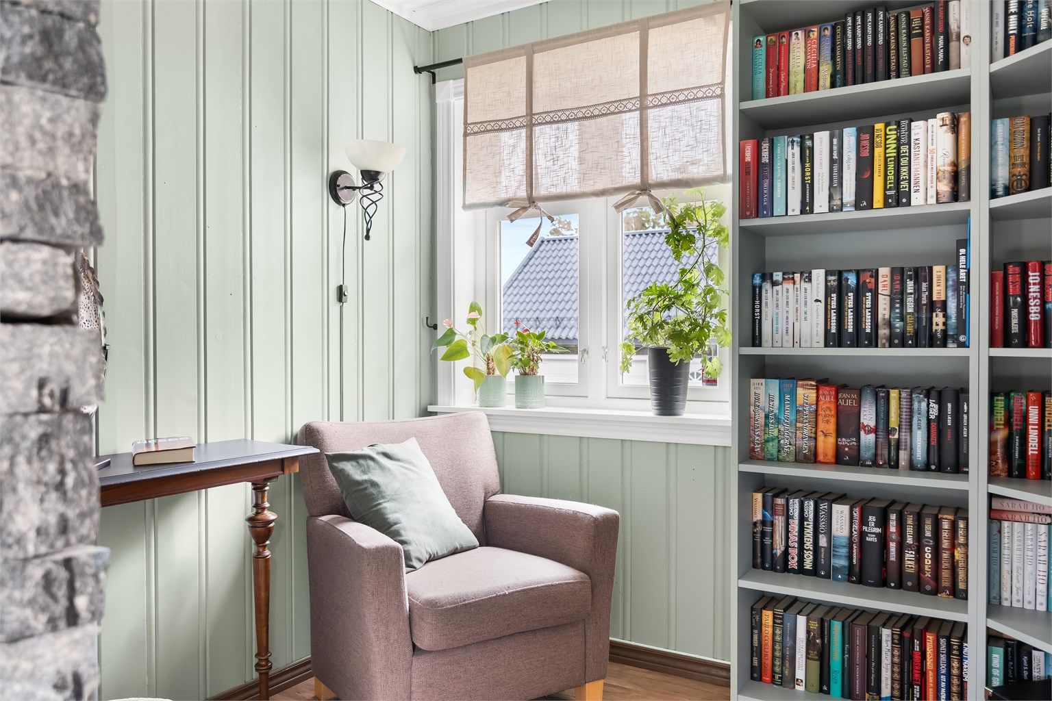 Egen lesekrok, eller hjemmekontor? Egner seg godt for begge deler! 