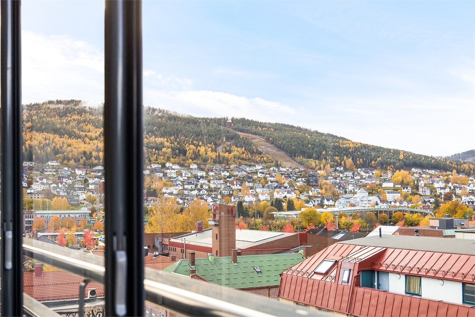 Fin utsikt fra balkongen i høyden.