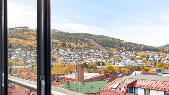 Fin utsikt fra balkongen i høyden.