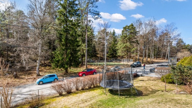 Egen stor hage, samt at de unike friområdene ligger på andre siden av veien