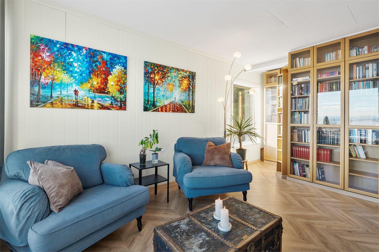 Plass til sittegruppe i tv-stuen.