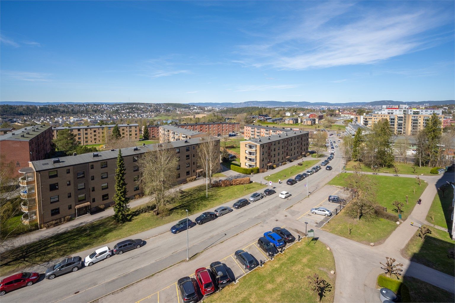 Bøler T-banestasjon ligger ca. 4 minutter unna, med 18 minutters reisetid til sentrum.
