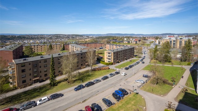 Bøler T-banestasjon ligger ca. 4 minutter unna, med 18 minutters reisetid til sentrum.
