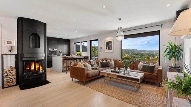 Velkommen til Bakerovnsgrenda 69 - En svært attraktiv og innbydende tomannsbolig beliggende i et idyllisk og attraktivt boligområde