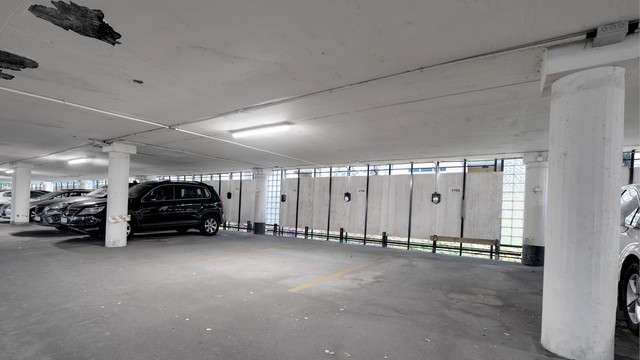 Fast parkeringsplass i felles garasjeanlegg.