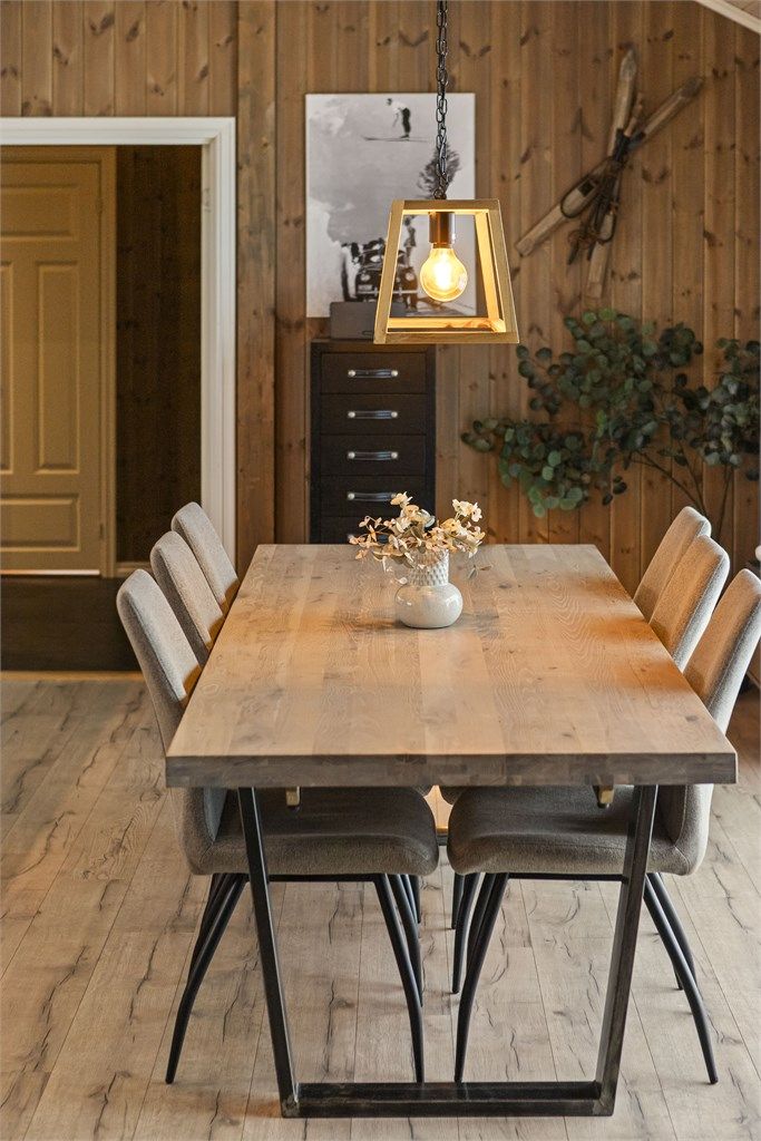 Varmekabler i gulv med WIFI styring, slik at man kan komme til forvarmet hytte