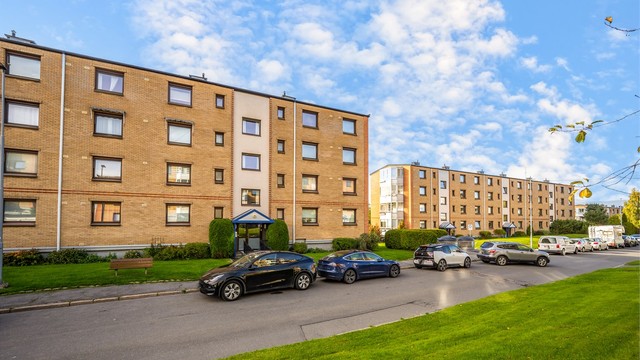 Skrenten Borettslag ligger i et veletablert og grønt bomiljø på Bøler.