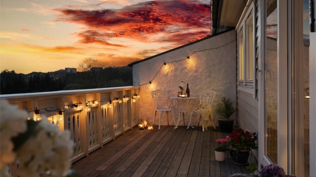 Hjertelig velkommen til Ture Nermans vei 134- et solrikt enderekkehus med hage i et meget ettertraktet borettslag! Presentert av Eiendomsmegler Krogsveen v/Ingvar Nypan