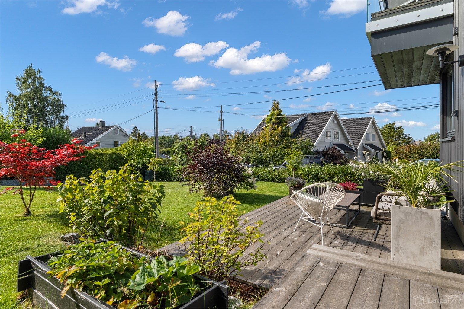 Terrasse på 14 m² med utgang fra det ene soverommet i første etasje.
