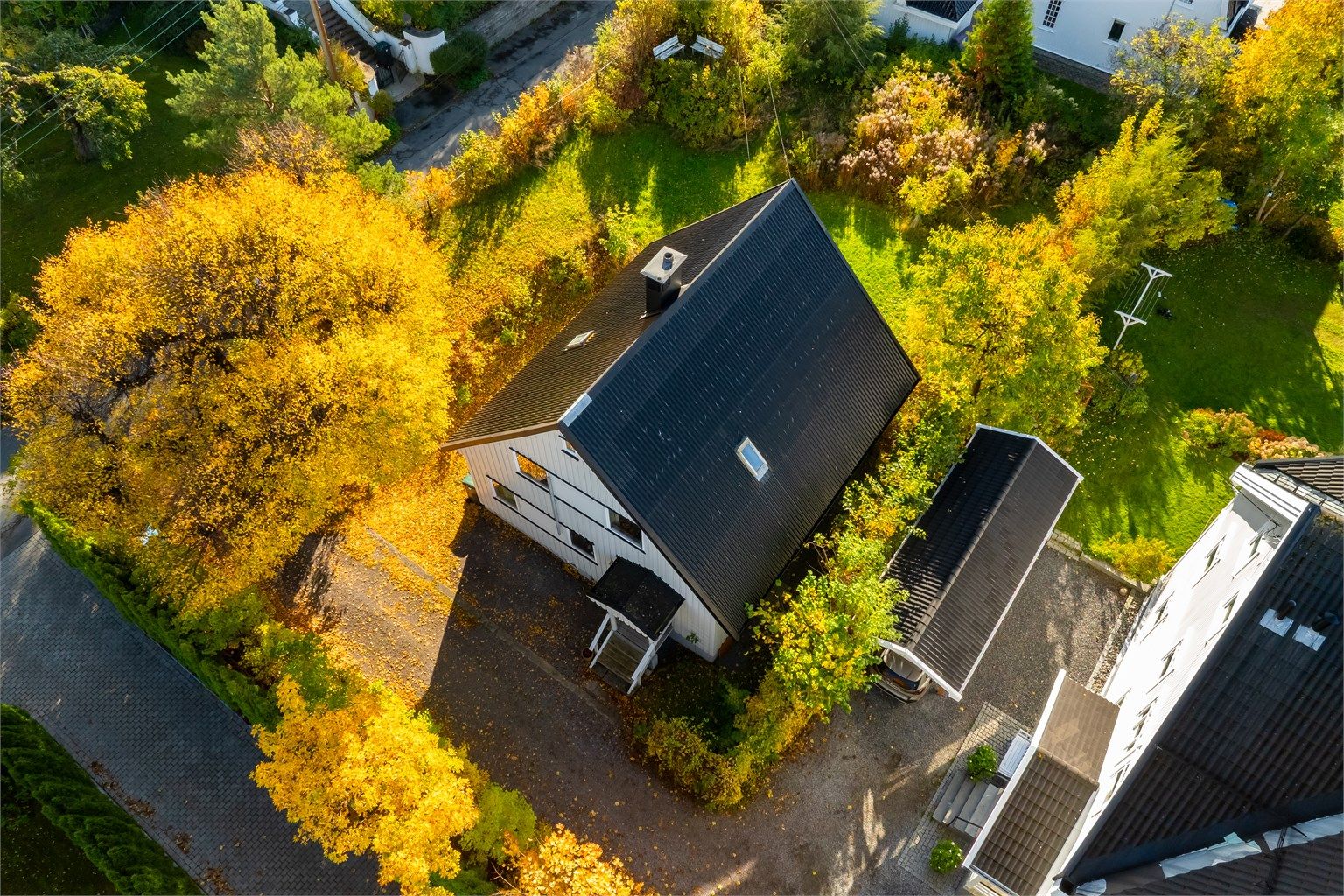 Dette er en spennende og sjelden enebolig med stort potensiale på Smestad/Heggeli! 