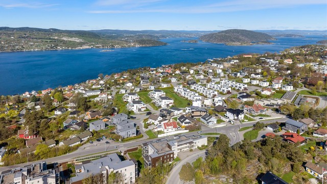 Beliggenheten på Sogsti gir nærhet til både Drøbak sentrum og flotte turområder langs Oslofjorden.