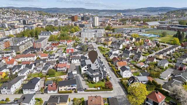 Gangavstand til Drammen togstasjon og bussknutepunkt på Strømsø.