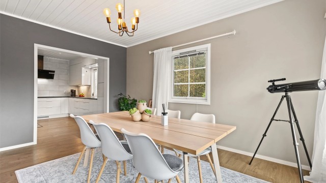 God plass for å etablere en spisestue hvor man kan nyte middagen.