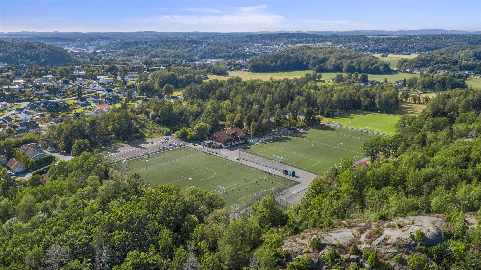 GØIF idrettsanlegg ligger 800m i gåavstand unna boligen.