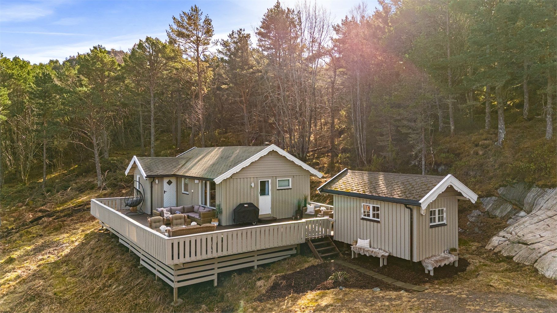  Her kan du nyte rolige omgivelser med nærhet til havet og vakker kystnatur, samtidig som du har gode forbindelser til servicetilbud og aktiviteter i området.