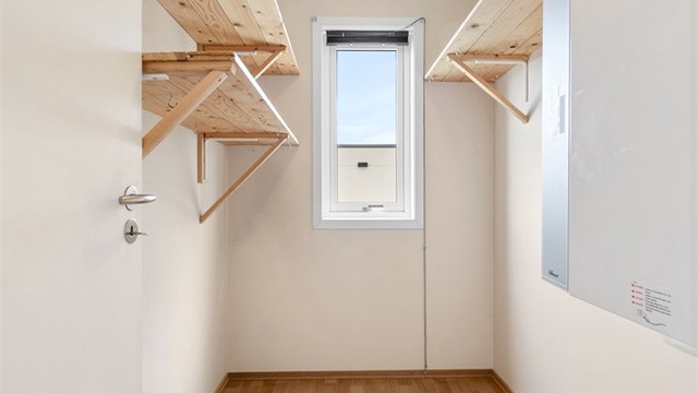 Praktisk innvendig bod for ekstra lagring. Her er også ventilasjonsaggregatet plassert.
