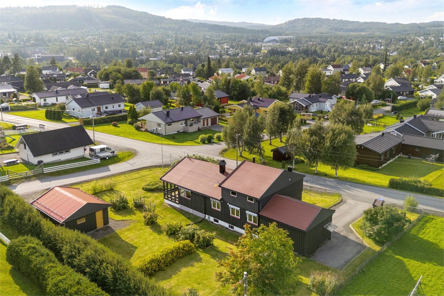 Boligen ligger i et flott og barnevennlig nabolag.