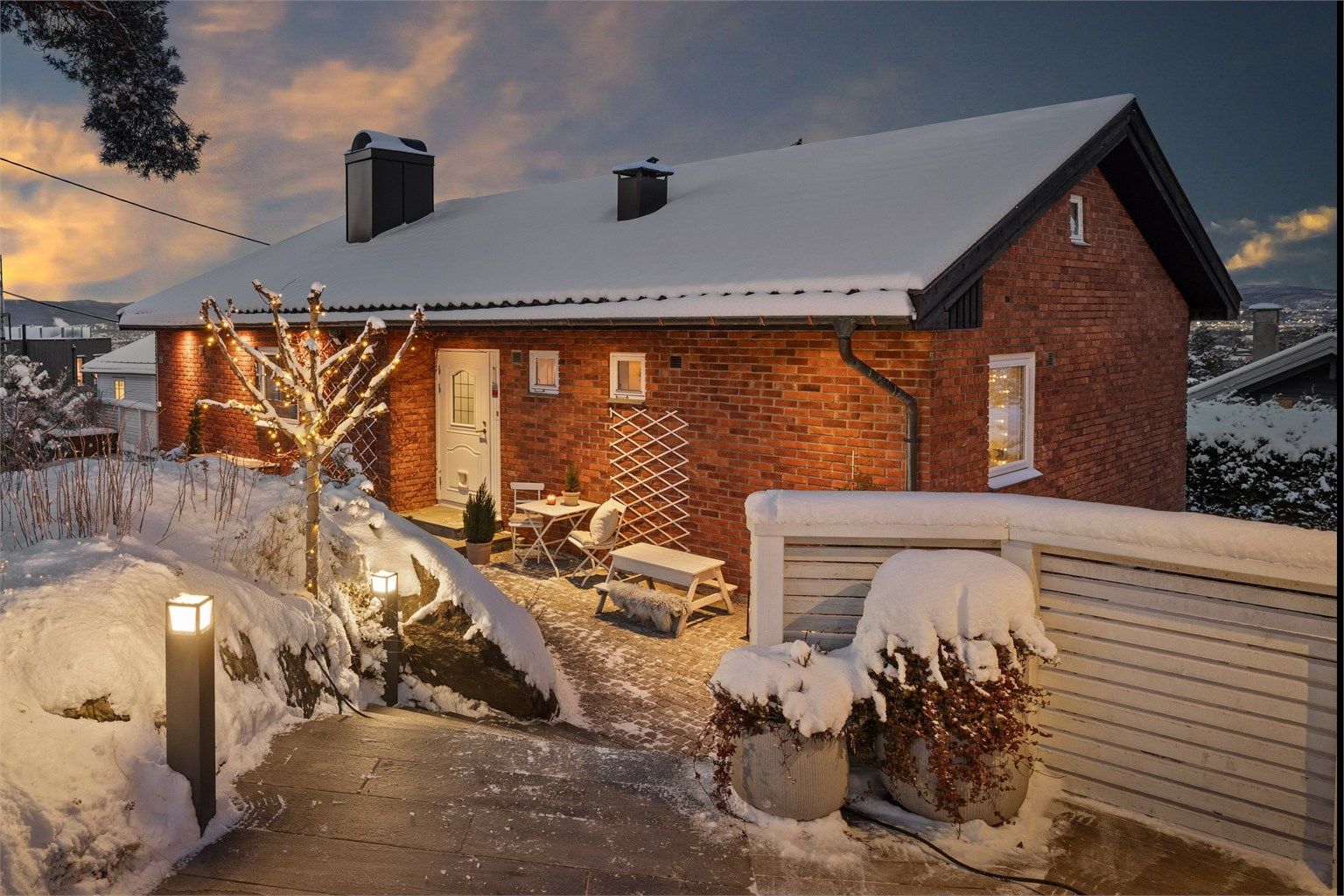 Teglsteinsfasader og vinduskarmer i aluminium gir mindre vedlikehold