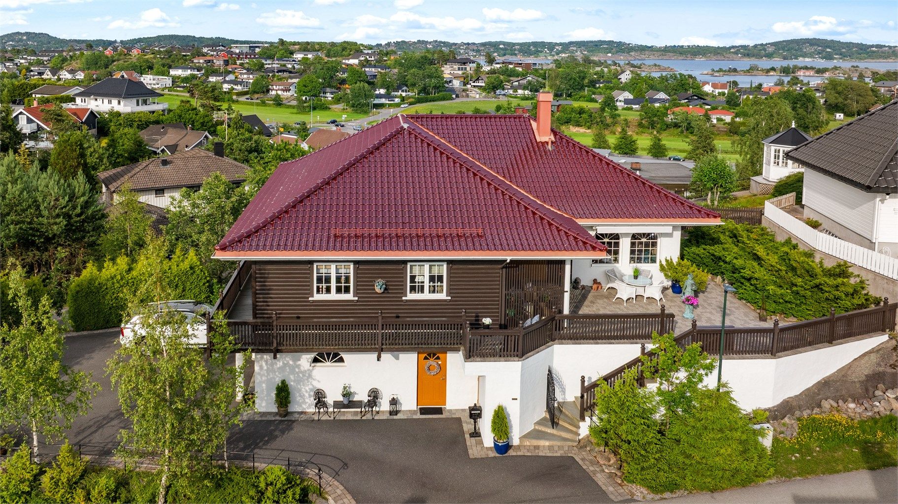 Boligen ligger solrikt til, i et meget attraktivt og barnevennlig boligområde med kort vei til flotte turområde