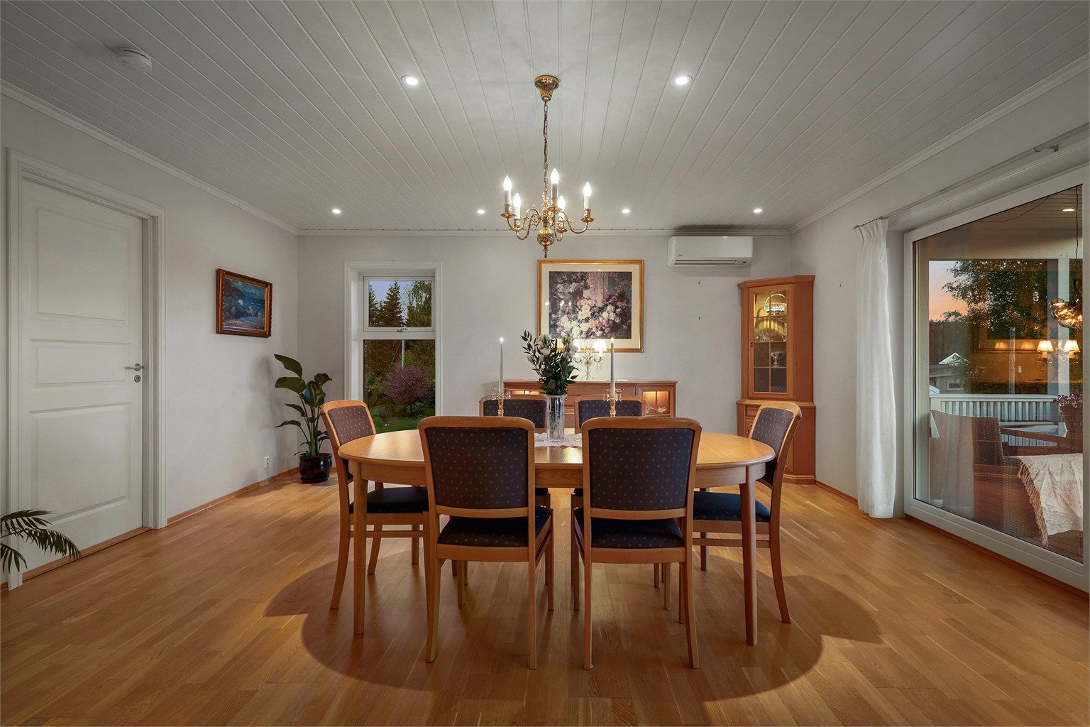 Utgang til terrasse fra spisestuen