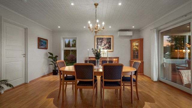 Utgang til terrasse fra spisestuen