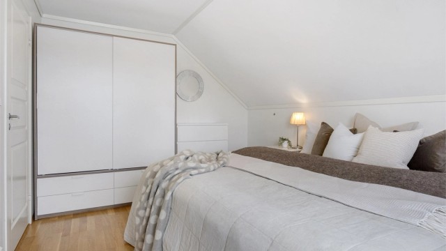 Garderobeskap medfølger