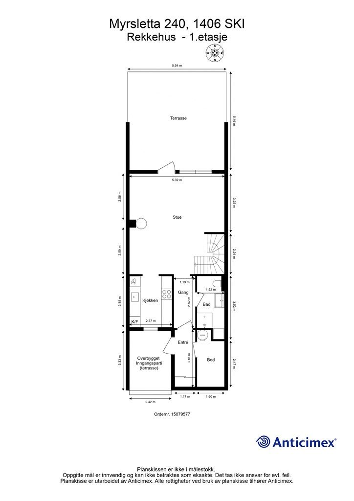 1. etasje har en sosial planløsning med åpen stue og kjøkken, bad, entré og bod. 