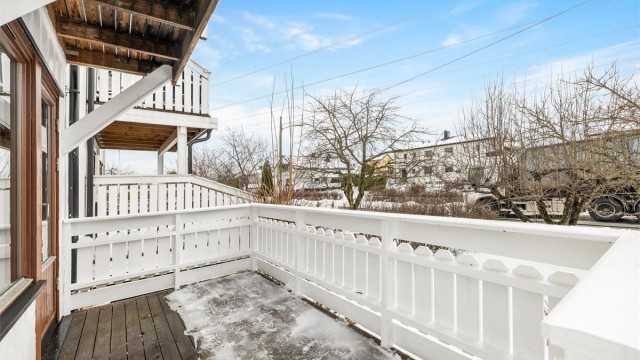 Delvis overbygget terrasse på ca. 7 kvm.