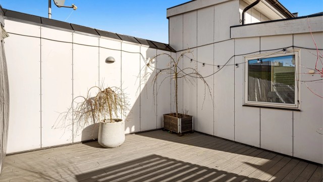 Felles takterrasse. Her er det plass til enkle hagemøbler.